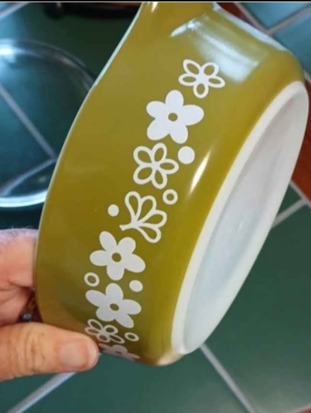 Pyrex Crazy Daisy AKA Spring Blossom Pint Sized With Clear Lid